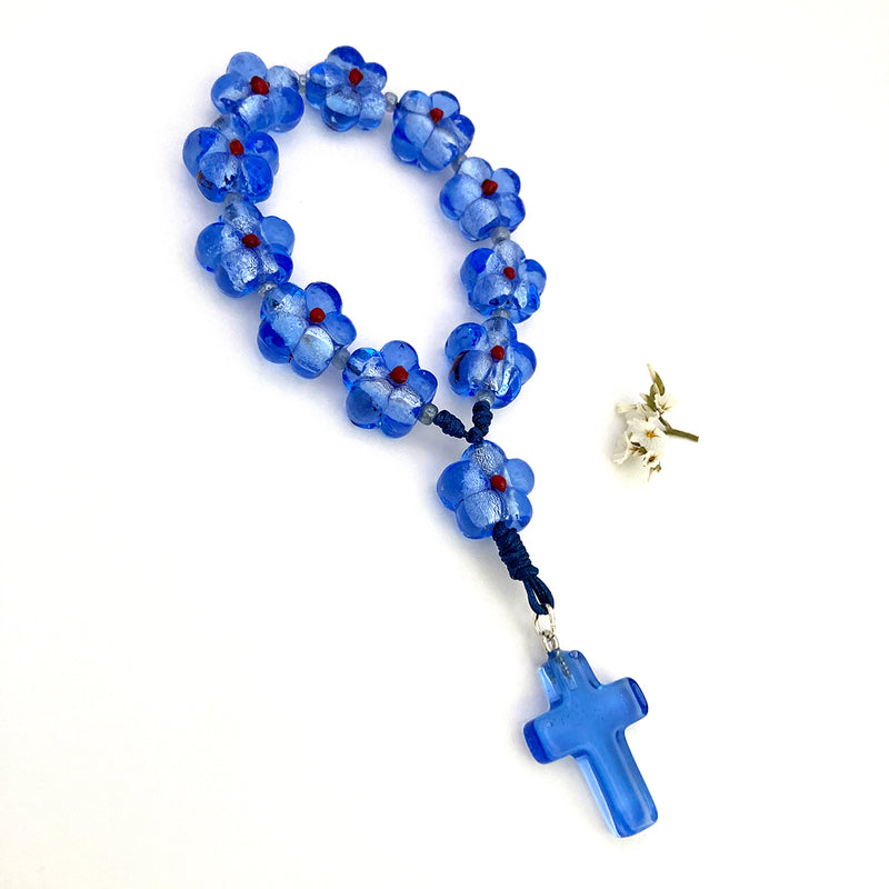 kleiner Design-Rosenkranz Unikat, besonderer Rosenkranz für Mädchen Mädchen als Geschenk zur Taufe, Taufrosenrkanz Erstkommunion, Kommunion, Taufe, Taufgeschenk, individuell, handgeknüpft, Unikat, geknüpft, Individueller Rosenkranz für Jungen Kinderrosenkranz Bub Geschenk für Mä zur Firmung Konfirmation Glasrosenkranz außergewöhnlich blumenrosenkranz Geschenk Konfirmation Jungen, Jugendweihe, blau, bunt, kurzer, Zehner Rosenkranz, klein kurz blaue blumen blumenperlen dunkelblau blau