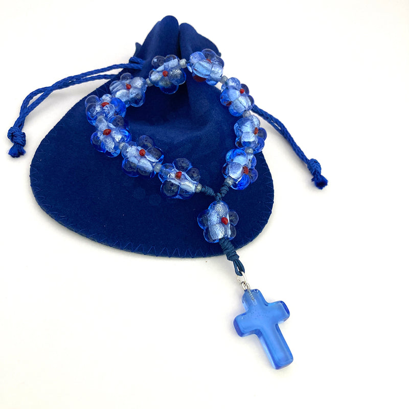 kleiner Design-Rosenkranz Unikat, besonderer Rosenkranz für Mädchen Mädchen als Geschenk zur Taufe, Taufrosenrkanz Erstkommunion, Kommunion, Taufe, Taufgeschenk, individuell, handgeknüpft, Unikat, geknüpft, Individueller Rosenkranz für Jungen Kinderrosenkranz Bub Geschenk für Mä zur Firmung Konfirmation Glasrosenkranz außergewöhnlich blumenrosenkranz Geschenk Konfirmation Jungen, Jugendweihe, blau, bunt, kurzer, Zehner Rosenkranz, klein kurz blaue blumen blumenperlen dunkelblau blau