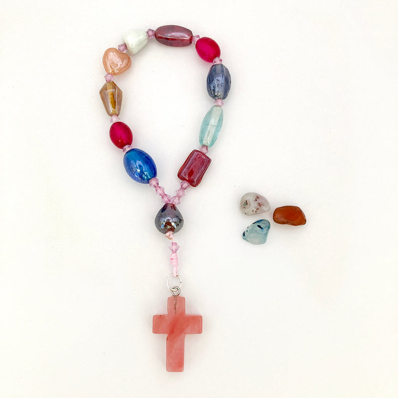Design-Rosenkranz Unikat  besonderer Kommunionsrosenkranz  individuell personalisiert handgeknüpft  geknüpft Individueller Rosenkranz für Frauen Mädchen  Geschenk zur Firmung, Erstkommunion  Taufe  Rosenkranz Geschenk Konfirmation Mädchen  lila, violett bunt Glasperlen taufrosenkranz Mädchen rosa pink  rot