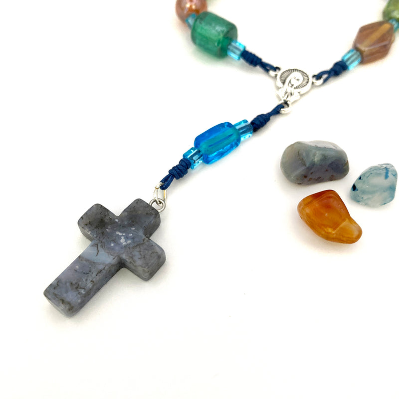 Design-Rosenkranz Unikat besonderer Rosenkranz für Jungen Konfirmation Firmung individuell  Taufe Taufgeschenk Kommunion Erstkommunion Geschenk handgeknüpft Unikat geknüpft Individueller Rosenkranz für Jungen Männer Geschenk zur Firmung Rosenkranzkette bunt grün blau personalisiert Edelsteinperlen Edelsteinrosenkranz, Geschenk Konfirmation Jungen Jugendweihe blau bunt kurzer Zehner Rosenkranz klein kurz bunt grün blau
