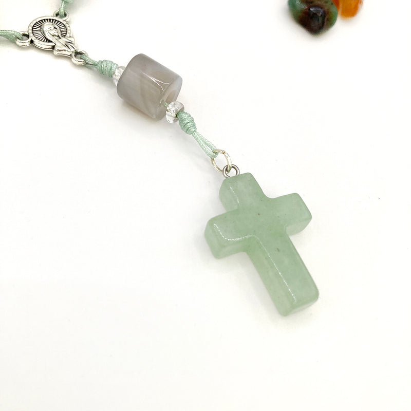Design-Rosenkranz Unikat besonderer Rosenkranz für Jungen Konfirmation Firmung individuell  Taufe Taufgeschenk Kommunion Erstkommunion Geschenk handgeknüpft Unikat geknüpft Individueller Rosenkranz für Jungen Männer Geschenk zur Firmung Rosenkranzkette bunt grün blau personalisiert Edelsteinperlen Edelsteinrosenkranz, Geschenk Konfirmation Jungen Jugendweihe blau,bunt kurzer Zehner Rosenkranz klein kurz bunt grün aventurin