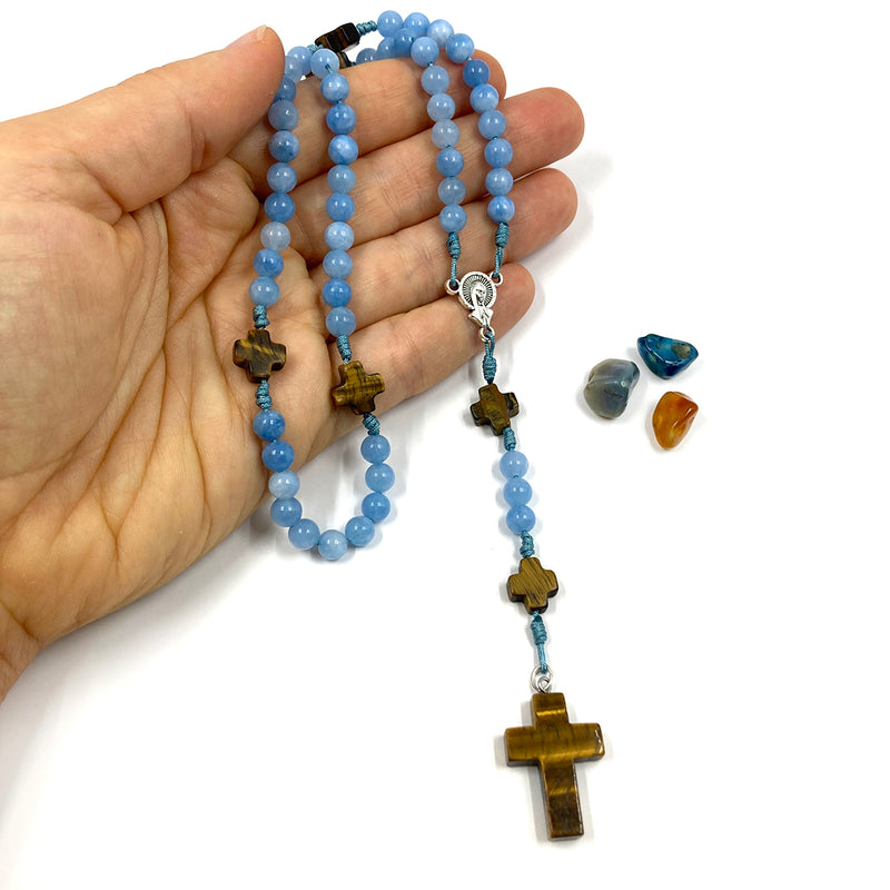 blauer Rosenkranz handgeknüpft in österreich edelsteinkreuz glasperlen glasrosenkranz gebetskette rosenkranzkette katholisches geschenk für jungen buben männer zur taufe erstkommunion firmung konfirmation kommunionsrosenkranz hellblau aquamarin edelstein rosenkranz junge bub mann konfirmation firmung geschenk tigerauge kreuz  kruzifix kleine kreuzchen als zwischenperle gleichschenkeliges kreuz unikat desgin