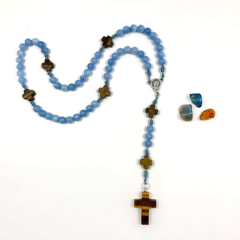 blauer Rosenkranz handgeknüpft in österreich edelsteinkreuz glasperlen glasrosenkranz gebetskette rosenkranzkette katholisches geschenk für jungen buben männer zur taufe erstkommunion firmung konfirmation kommunionsrosenkranz hellblau aquamarin edelstein rosenkranz junge bub mann konfirmation firmung geschenk tigerauge kreuz  kruzifix kleine kreuzchen als zwischenperle gleichschenkeliges kreuz unikat desgin