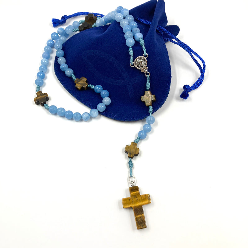 blauer Rosenkranz handgeknüpft in österreich edelsteinkreuz glasperlen glasrosenkranz gebetskette rosenkranzkette katholisches geschenk für jungen buben männer zur taufe erstkommunion firmung konfirmation kommunionsrosenkranz hellblau aquamarin edelstein rosenkranz junge bub mann konfirmation firmung geschenk tigerauge kreuz  kruzifix kleine kreuzchen als zwischenperle gleichschenkeliges kreuz unikat desgin