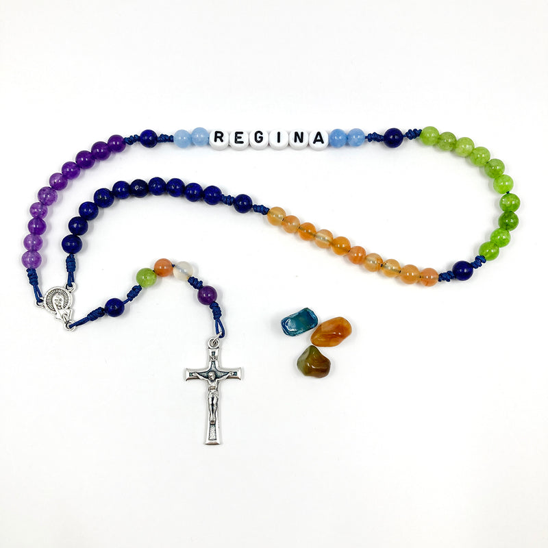 Edelstein Rosenkranz individualisierbar Namen Namensperlen Namensrosenkranz Rosenkranz mit Name Lapislazuli personalisierbar personalisiert Nonnen Goldenstein Klosterschwestern Salzburg Kämpferinnen Gerechtigkeit drei schwestern Goldenstein Peridot tigerauge Amethyst Aquamarin Karneol Special Edition 
