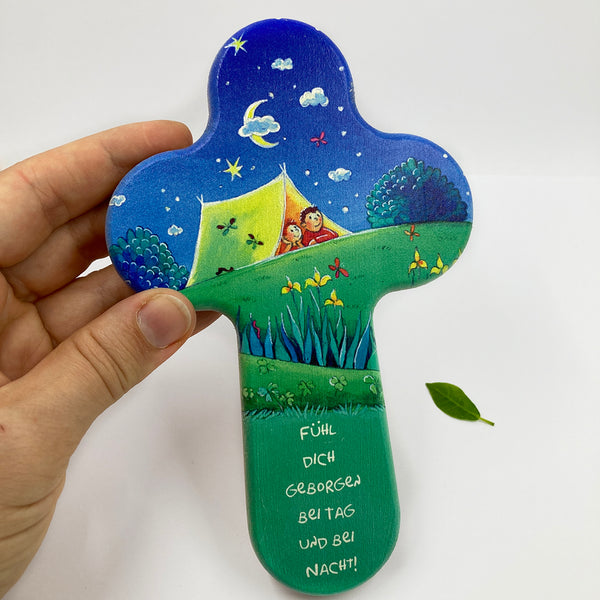 Taufgeschenk Kreuz Holzkreuz schönes Motiv blau grün Kind Sterne Mond Geschenk zur Taufe für Jungen christliches katholisches Taufgeschenk Geschenk zur Geburt Kinderkreuz Wandkreuz 16 cm bunt Spruch du machst mich stark 