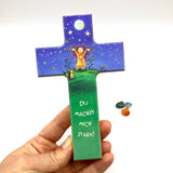 Taufgeschenk Kreuz Holzkreuz schönes Motiv blau grün Kind Sterne Mond Geschenk zur Taufe für Mädchen Jungen christliches katholisches Taufgeschenk Geschenk zur Geburt Kinderkreuz Wandkreuz 16 cm bunt Spruch du machst mich stark 