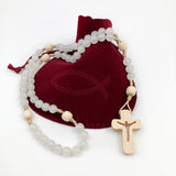 Rosenkranz Nonnen Goldenstein Klosterschwestern Salzburg drei schwestern Goldenstein Zirbe Zirbenholzperlen handgemachter Rosenkranz Österreichhandgefertogt handgeknüpft Spende Spenden limitierte Rosenkranz Edition Rosenkranz kaufen Österreich