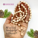 Zirbenholz Rosenkranz Zirbe Nonnen Goldenstein Klosterschwestern Salzburg drei schwestern Zirbe Zirbenholzperlen handgemachter Rosenkranz Österreich handgefertogt handgeknüpft Spende Rosenkranz kaufen Österreich Geschenk Konfirmation Firmung Erstkommunion Kommunion Junge Bub Männerrosenkranz Mädchen Geschenk Taufe Rosenkranzkette Zirbenrosenkranz